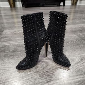 Spike boots